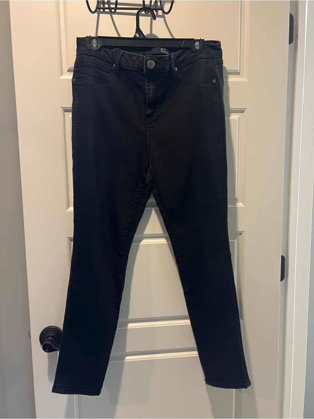 1822 Denim Black Skinny Jeans